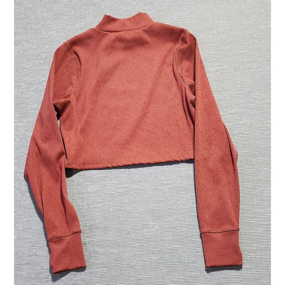 Offline by Aerie Ribbed Mock Neck Cropped Top Thumb‎ Hole Sleeves Women’s Size L - Picture 4 of 9